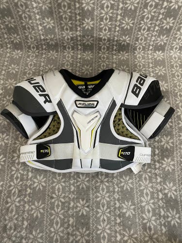 New Senior Medium Bauer Supreme S170 Shoulder Pads