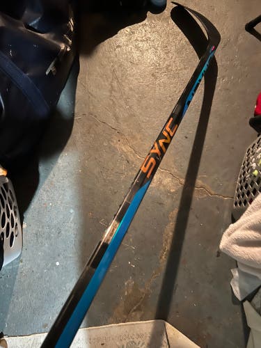 Senior Right Handed P92  Nexus Sync Hockey Stick