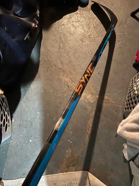 Senior Right Handed P92 Nexus Sync Hockey Stick