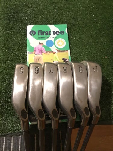 Callaway Ladies Hawkeye VFT Tung. Injected Ti. Irons Set (5-PW) Graphite Shafts