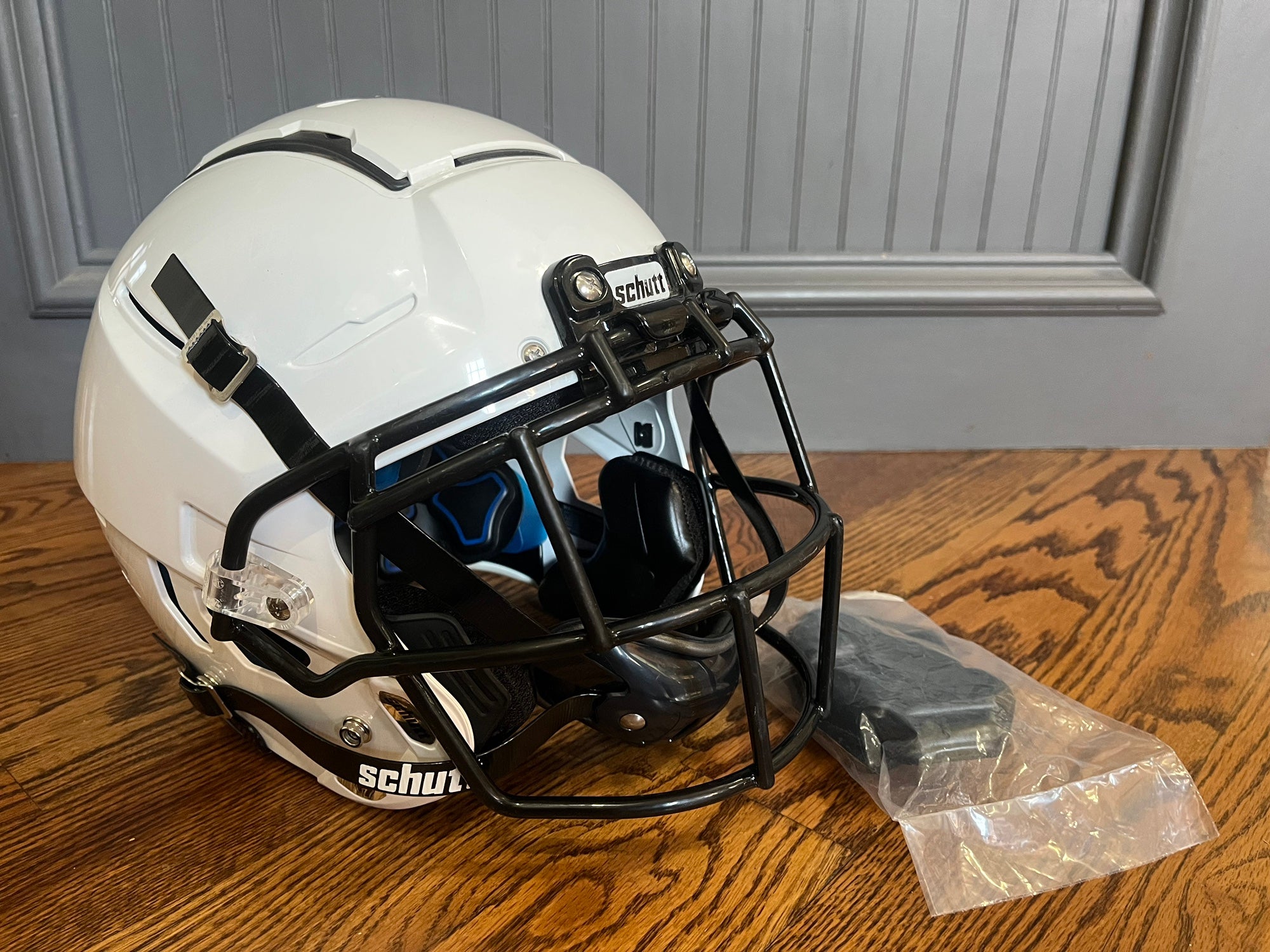 NEW, unused* Schutt F7 VTD - size Large - White