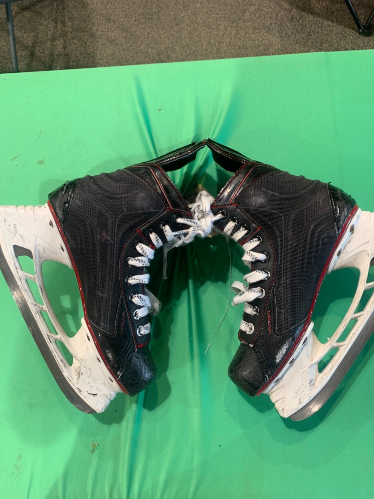 Used Intermediate Bauer Vapor Hockey Skates D&R (Regular), Size 4.5