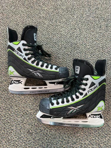 Junior Used Reebok 1K Hockey Skates D&R (Regular) 5.0