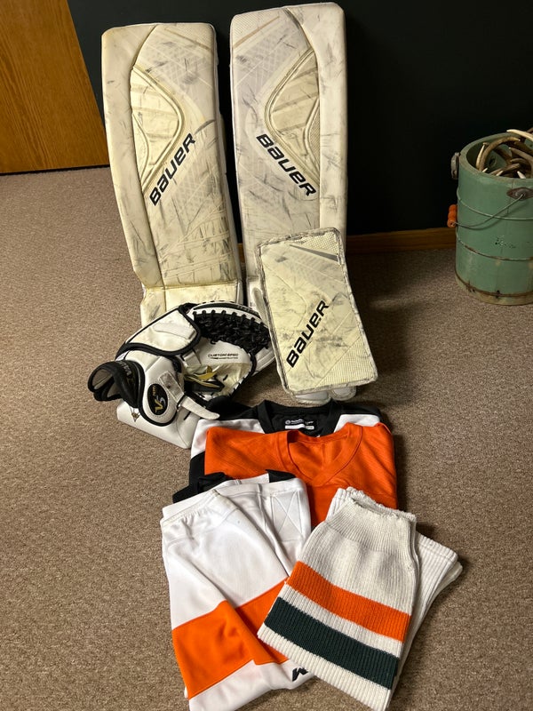Bauer Goalie Equipment Set and Stand SidelineSwap