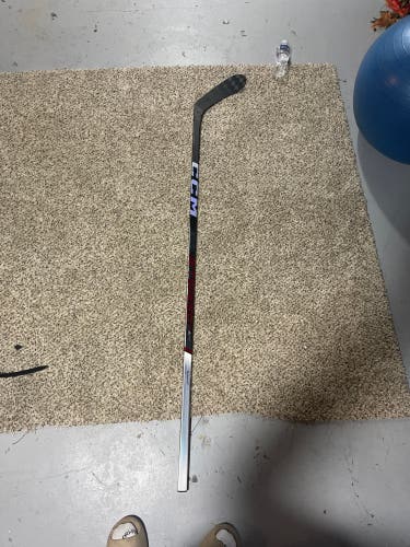 LIKE NEW CCM JETSPEED FT6 PRO 70 FLEX P28 RH RIGHTY