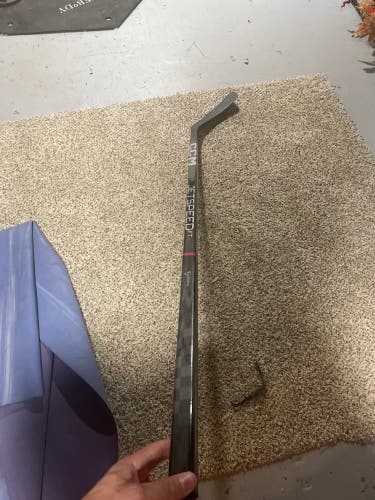 BRAND NEW CCM JETSPEED FT6 70 FLEX P29 RH RIGHTY