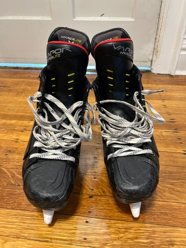 Used Bauer Regular Width  Size 7 Vapor Hyperlite Hockey Skates