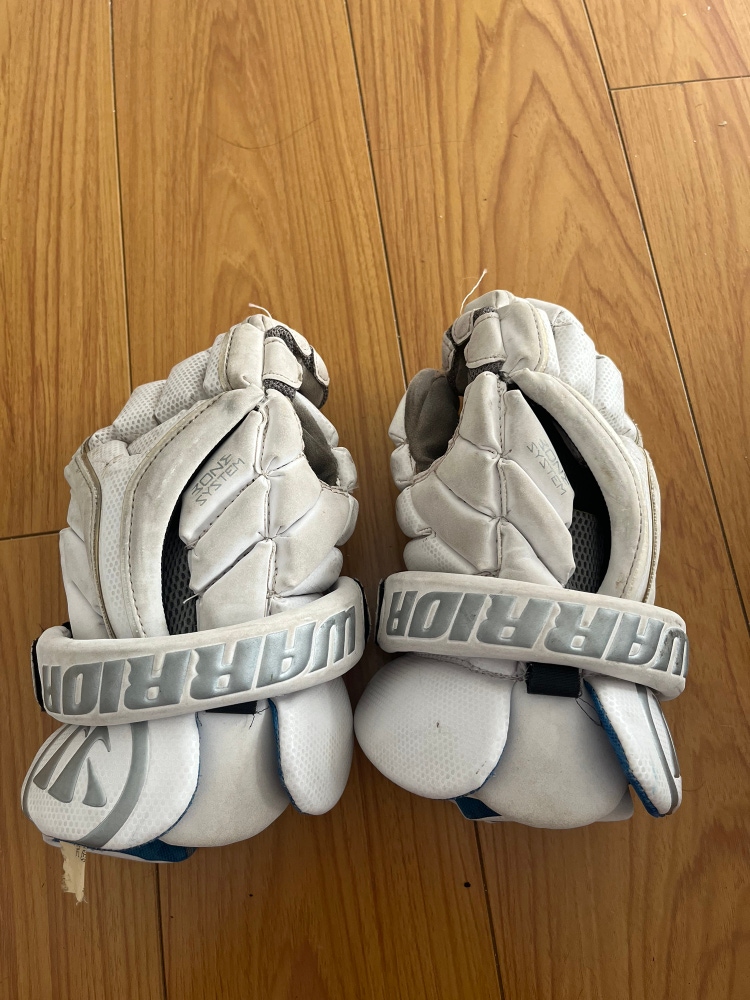 Used Warrior Evo Medium Gloves 12”