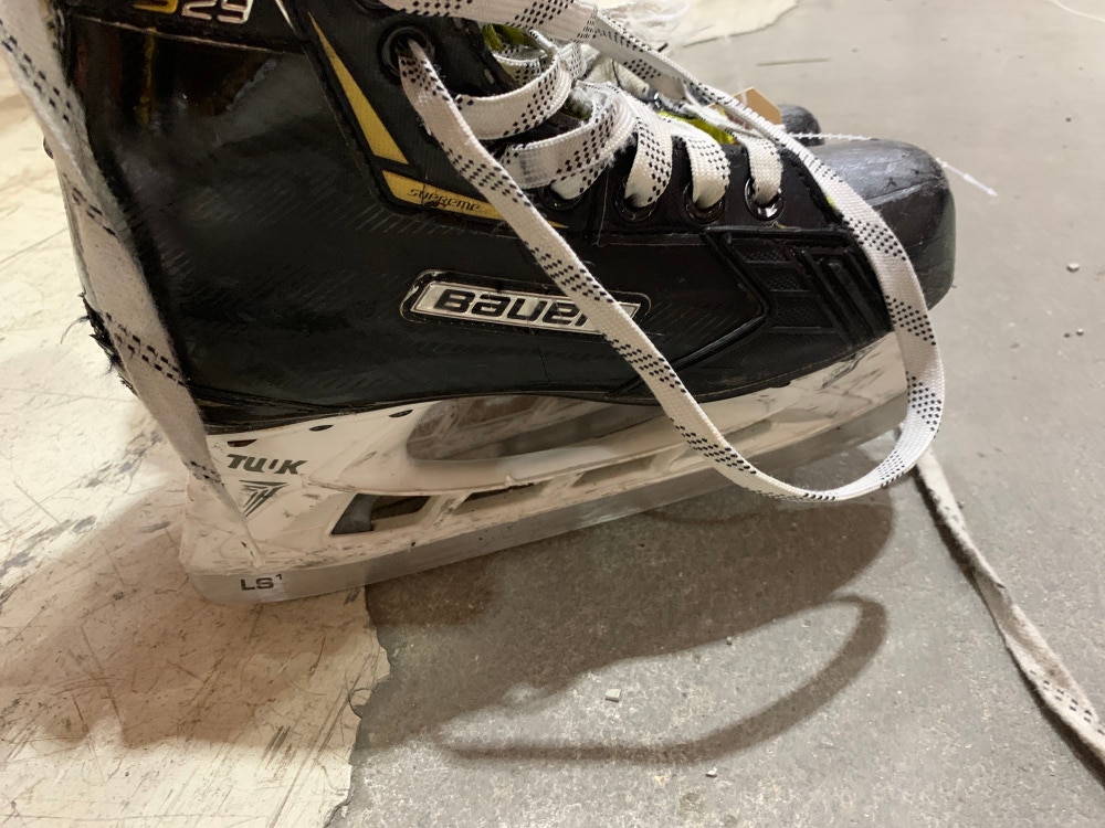 Used Intermediate Bauer Supreme S29 Hockey Skates EE (Extra Wide) - Size: 5.0