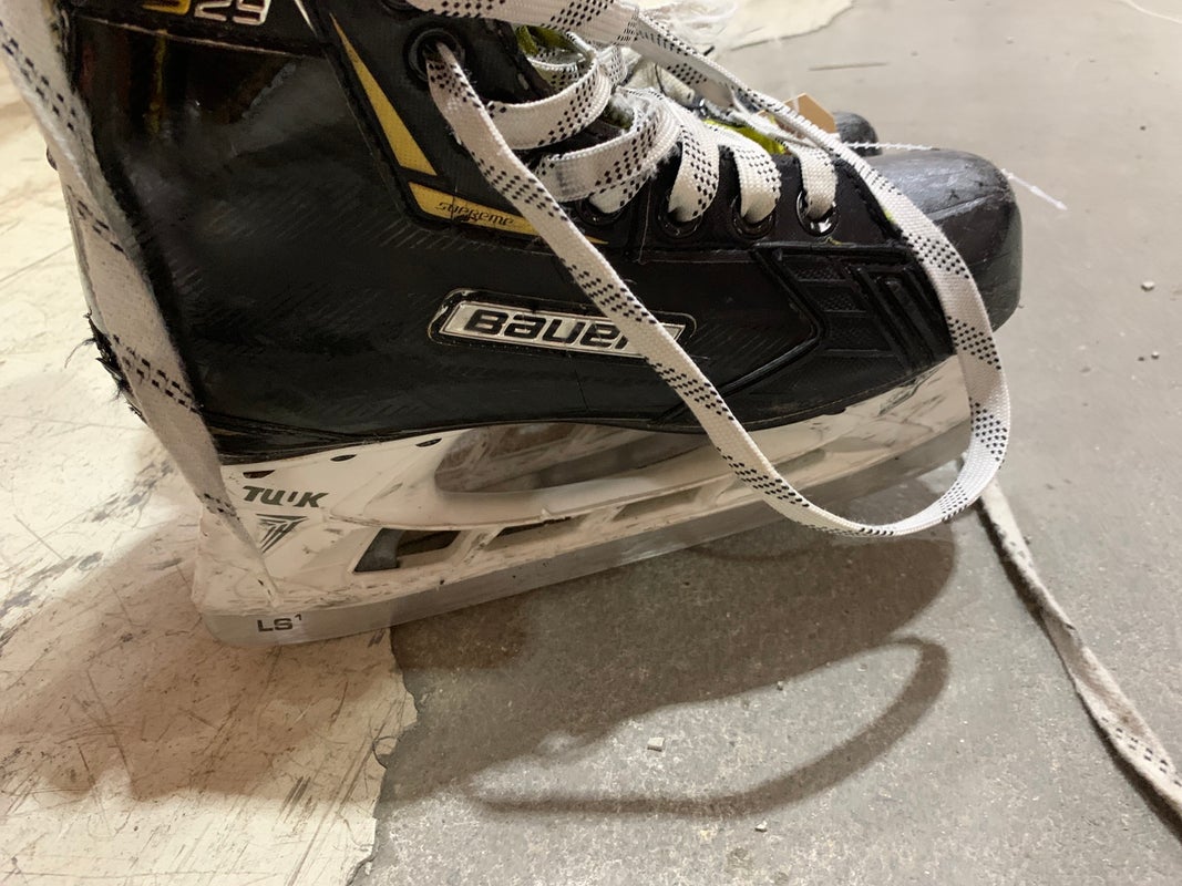 Junior Used Bauer Supreme S29 Hockey Skates EE (Extra Wide) 5.0
