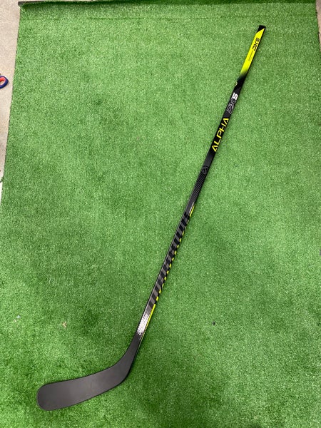 New Intermediate Warrior Alpha DX5 Right Hockey Stick