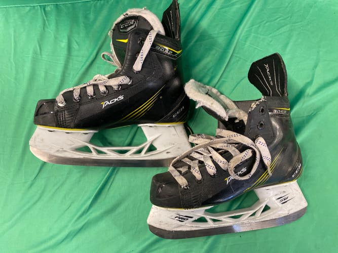 Junior Used CCM Tacks 3052 Hockey Skates D&R (Regular) 3.0