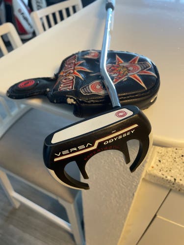 Mint Odyssey Versa Sabertooth 38” Putter, New Grip