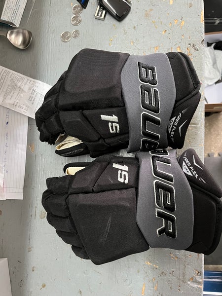 Ondrej Palat 3rd Tampa Bay Bauer Supreme 1S Gloves 14" Pro Stock