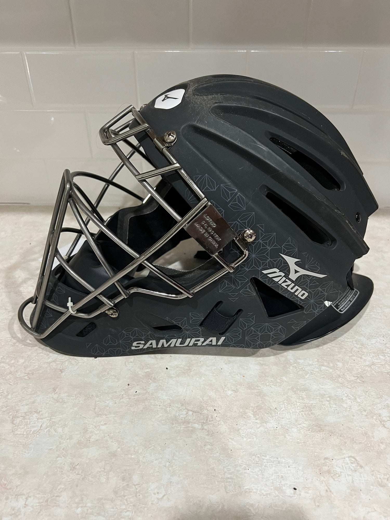 Diamond DFM-15 Softball / Baseball Catcher’s / Umpire Mask No Straps Pro  Red Brand New! | SidelineSwap