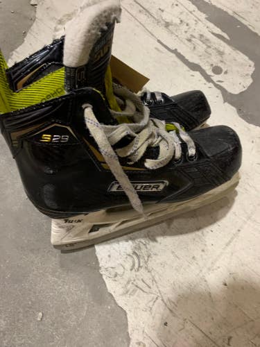 Used Intermediate Bauer Supreme S29 Hockey Skates (Regular) - Size: 5.0