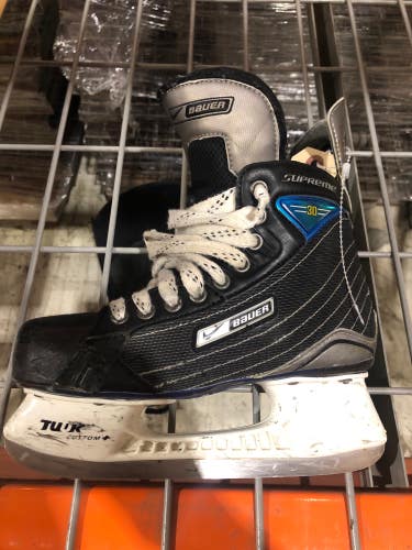 Used Intermediate Bauer Supreme 30 Hockey Skates (Regular) - Size: 4.0
