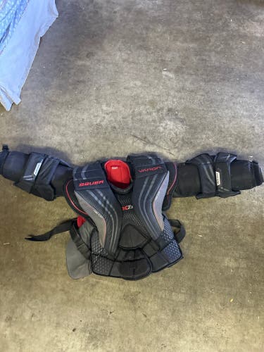 Used Small Bauer  Vapor X2.9 Goalie Chest Protector