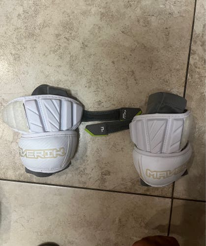 Used Medium/Large Maverik Max Arm Pads