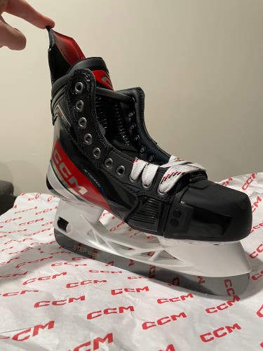 New CCM Regular Width  Size 6.5 JetSpeed FT6 Pro Hockey Skates