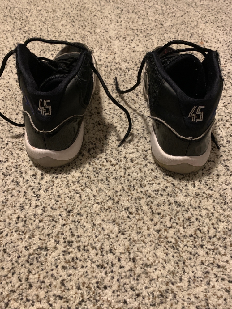 Worn 3 Times Size 6.0 (Women's 7.0) Air Jordan 11 Shoes