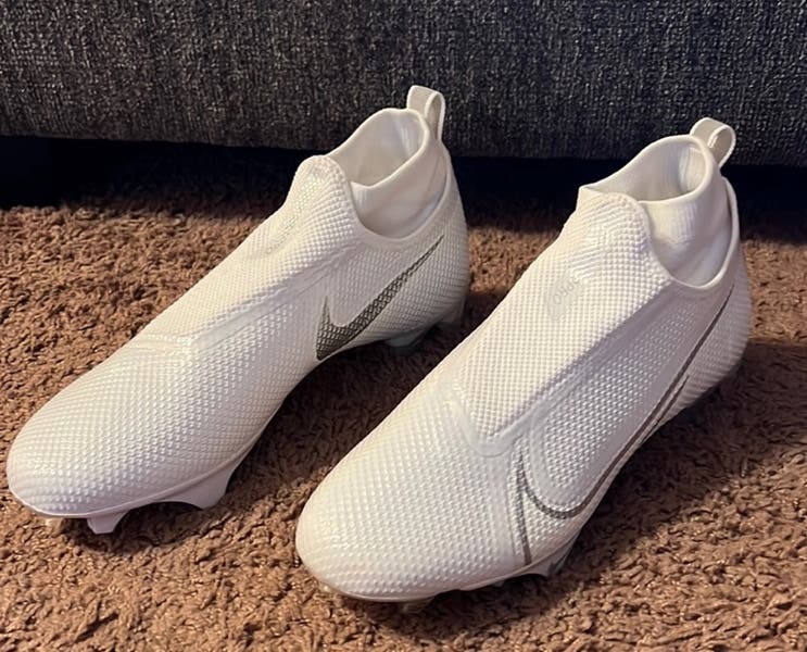 Nike Men Size 8 Vapor Edge Pro 360 White Chrome Silver Football Cleat AO8277-108 Nike Men Size 8 Vapor Edge Pro 360 White Chrome Silver  main image 4