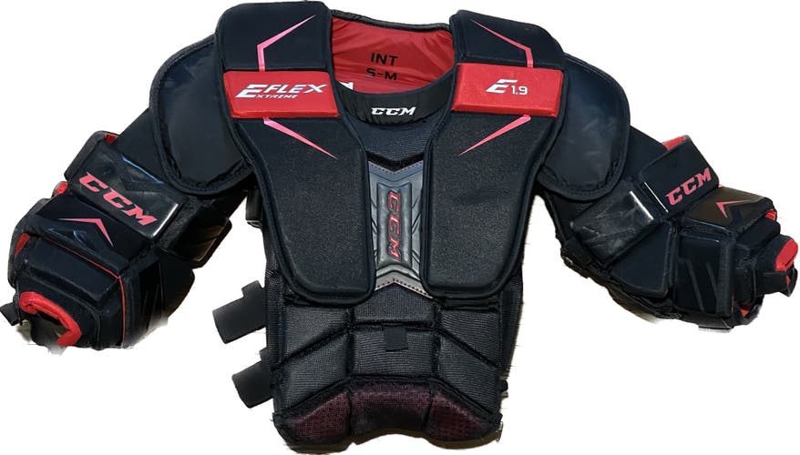 CCM Extreme Flex Shield E1.9 Intermediate Chest Protector