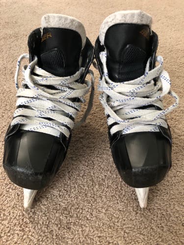 Junior Bauer Regular Width Size 5.5 Supreme S170 Hockey Goalie Skates