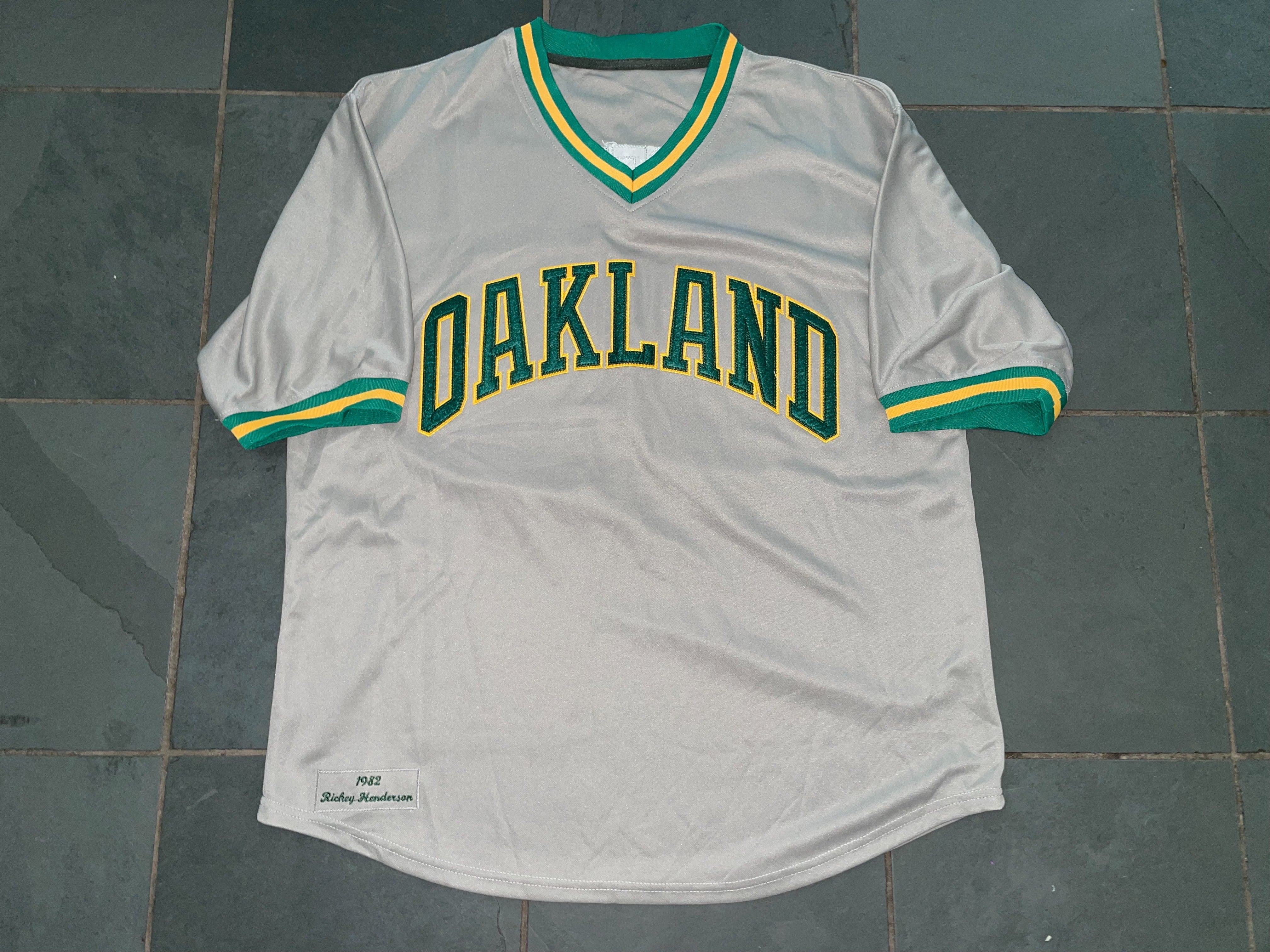 MLB Oakland Athletics Men's Replica Baseball Jersey.