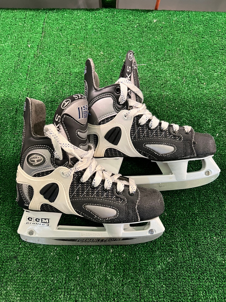 Junior Used CCM Tacks 1152 Hockey Skates 2.5