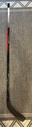 Used Intermediate Bauer Right Handed Vapor Hyperlite Hockey Stick P88