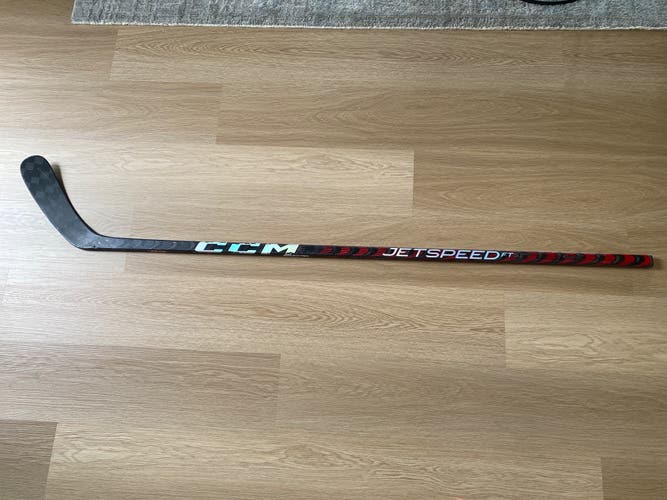 CCM Jetspeed FT5 Pro (Intermediate 65 Flex P29)