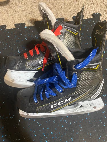 Used CCM Regular Width Size 5 Tacks Vector Hockey Skates