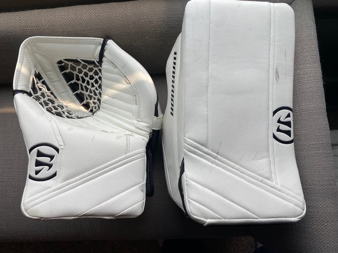 Warrior ice hockey goalie intermediate R/GT glove and Blocker in “Like New” condition