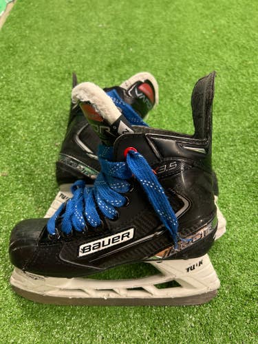 Junior Used Bauer Vapor X3.5 Hockey Skates 2.0