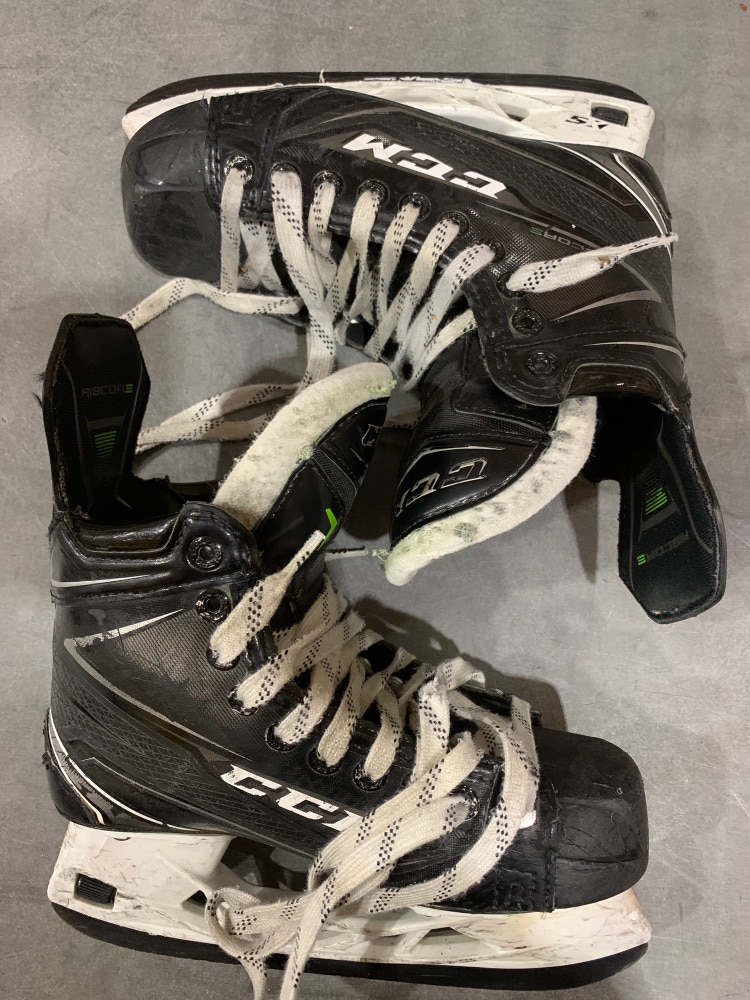 Used Intermediate CCM RibCor 78K Hockey Skates (Regular) - Size: 4.0