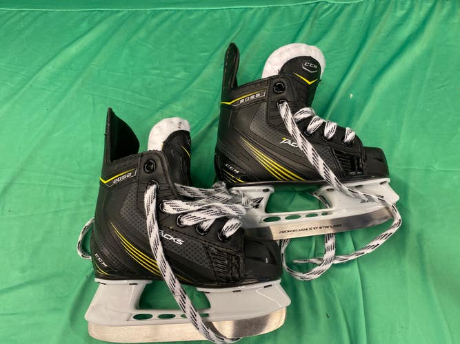 Youth Used CCM Tacks 2052 Hockey Skates D&R (Regular) 8.0