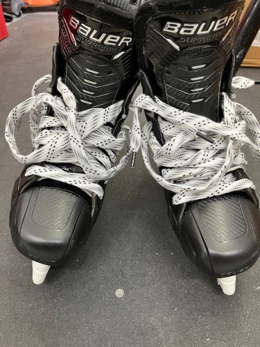 New Bauer Regular Width  Size 7.5 Supreme Mach Hockey Skates