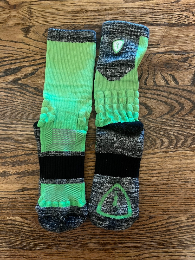 Green New Large/Extra Large Adrenaline Socks