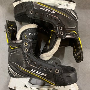 CCM Tacks 9090 Hockey Skates | Junior 3.0 | Regular