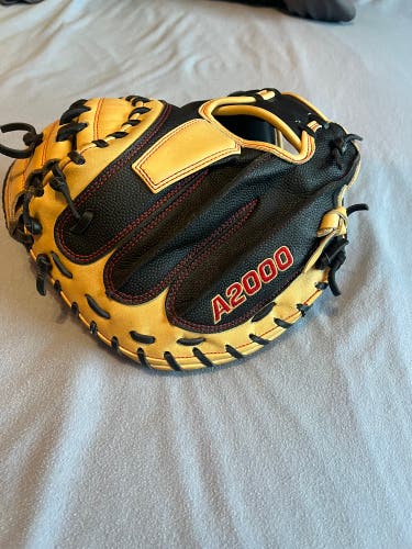 Right Hand Throw 33.5" A2000 Pro-Stock Catcher's Glove