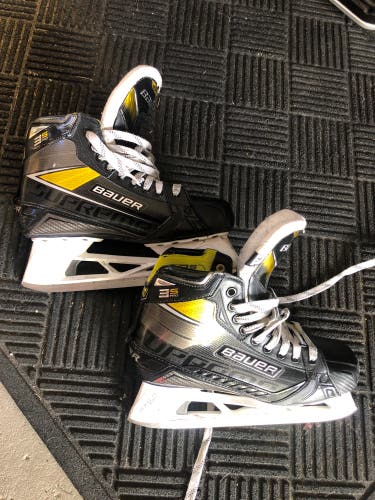 Used Bauer Regular Width  Size 9.5 Supreme 3S pro Hockey Goalie Skates