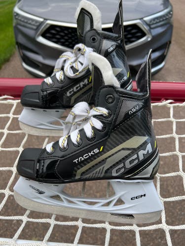 CCM Tacks AS-V  youth skate size 12