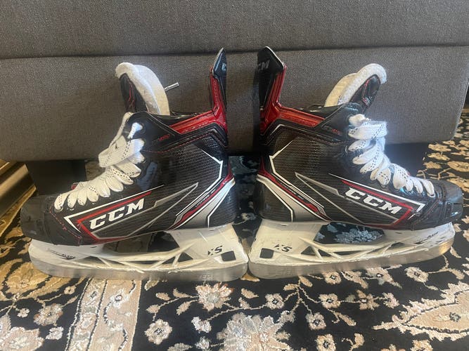 Used CCM Regular Width   Size 9 JetSpeed FT490 Hockey Skates