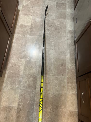 Senior Left Hand P28 70 Flex Pro Stock Vapor Hyperlite Hockey Stick