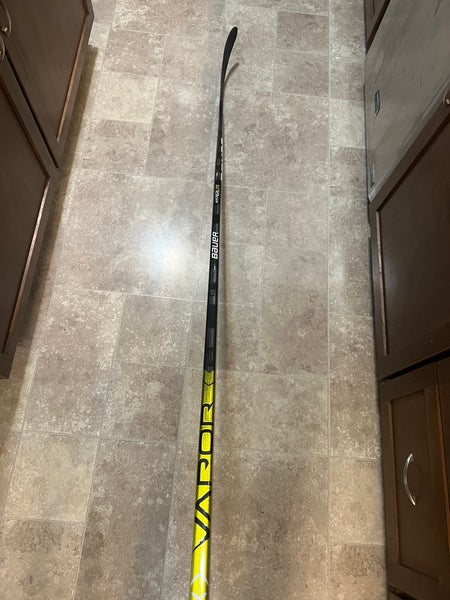 Senior Left Hand P28 70 Flex Pro Stock Vapor Hyperlite Hockey Stick