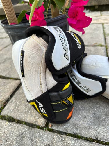 Used Senior Small CCM  Super Tacks AS1 Elbow Pads