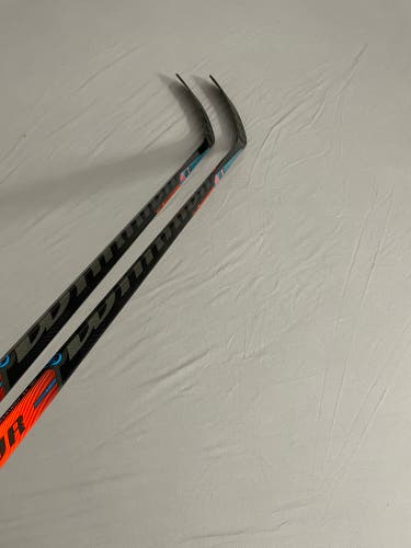 2 pack of Like New (Demo) Intermediate Warrior Right Hand QRE10 Hockey Sticks W03 55 Flex