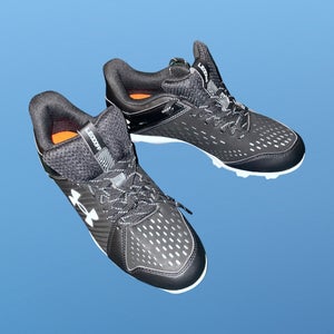 Under Armour Women's Size 7 Cleats (Black)