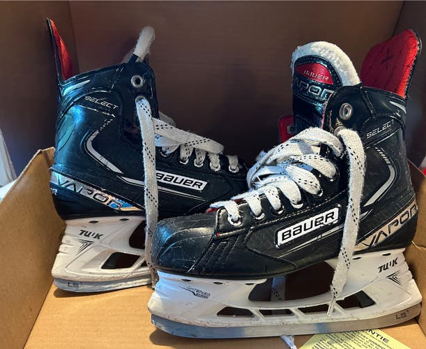 Used Bauer Extra Wide Width  Size 4.5 Vapor X Select Hockey Skates